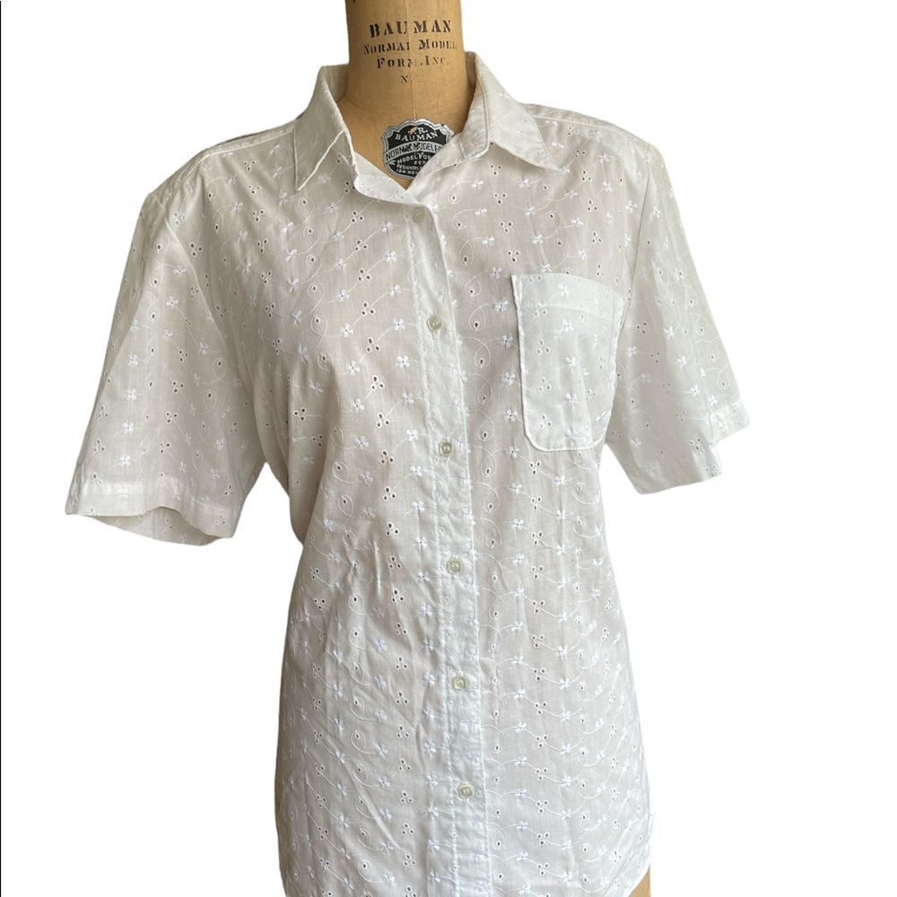 Vintage Alfred Dunner Broderie Anglais Short sleeve Shirt.